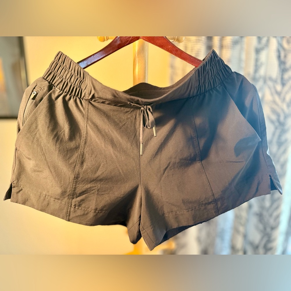 All in Motion Women's Black Active Mid-Rise Shorts (4” inseam)
